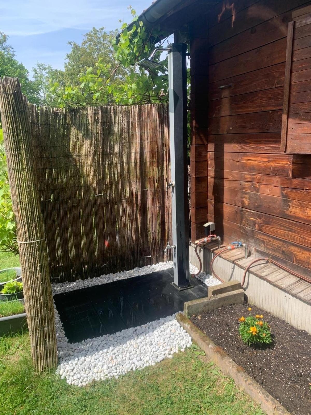 Gemuetliche Blockhuette Mit Grossem Garten Ried im Innkreis Exterior foto